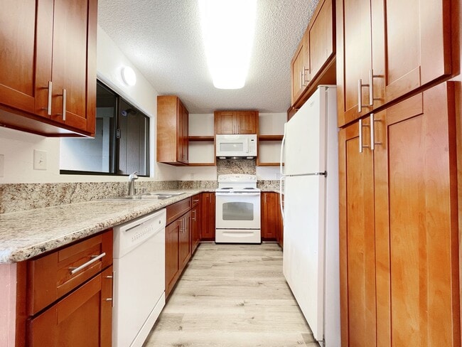 Building Photo - Pet Friendly Kaneohe Townhouse with A/C
