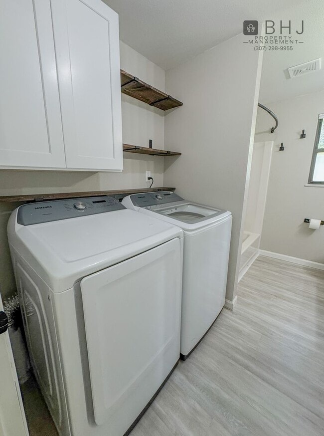 Building Photo - Dog Friendly 2 bed/ 1 bath HOUSE for Rent!