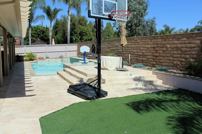 Building Photo - Beautiful 4 Bed 2.5 Ba, Single Story Pool Home with RV/Boat Parking