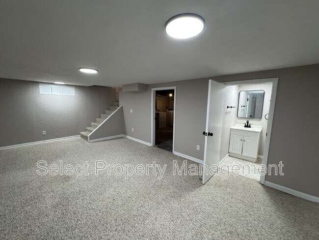 Building Photo - 2927 Hoagland Ave