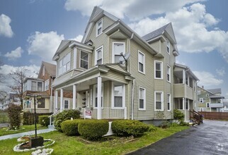 Building Photo - 47 Mooreland St