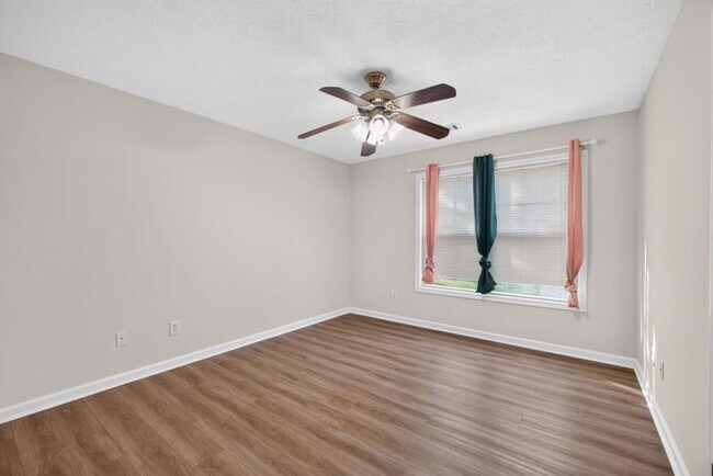Building Photo - 4379 Annlette Dr NW