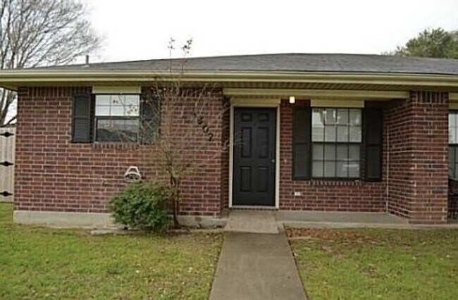 AUGUST 2026 PRE-LEASE! Charming 3 Bed, 2 ... - AUGUST 2026 PRE-LEASE!  Charming 3 Bed, 2 ...