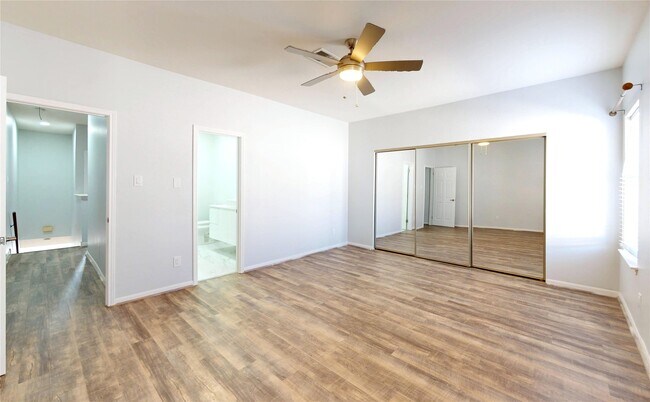 Building Photo - 3026 Holly Hall St