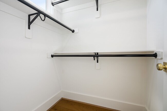 Building Photo - Modern 4-bedroom, 4-bathroom Custom Home D...
