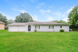 Building Photo - 3 BR / 2.5BA | Updated Single Family Home | 2-Car Garage Parking | Private backyard!