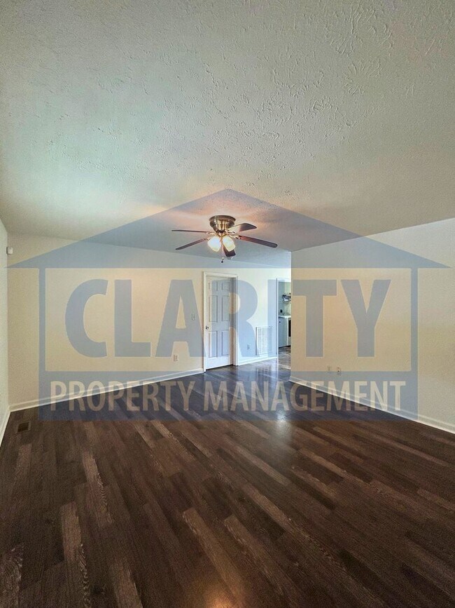 Building Photo - Single level three bedroom home!
