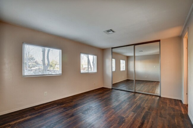 Building Photo - 2 bed, 2 bath Home in Prescott!