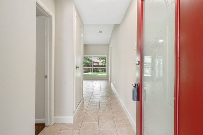 Building Photo - 69 Fallshire Dr