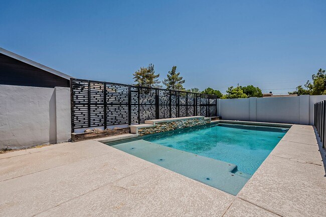 Building Photo - Three bedrooms and POOL in South Scottsdale!