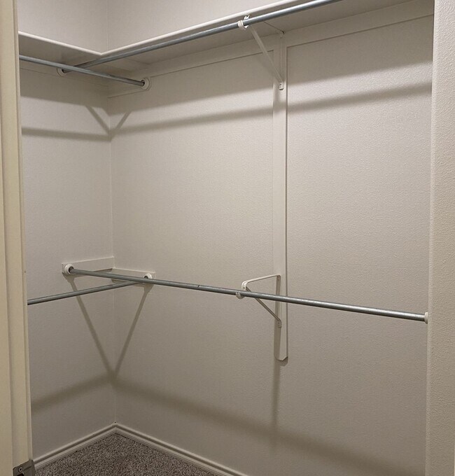 Building Photo - **BEAUTIFUL LINCOLN 16 CONDO**