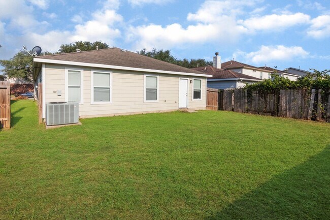 Building Photo - 13935 Prosperity Ridge Dr
