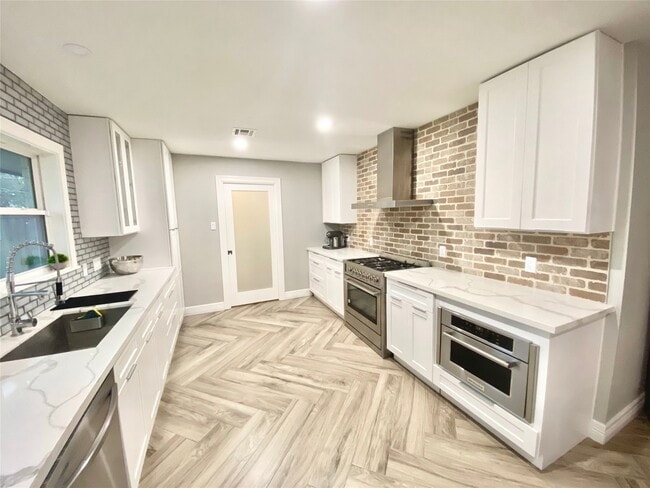 Building Photo - 7917 Ridgeview Dr