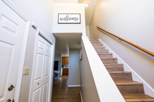 Building Photo - 341 Desplaine Rd