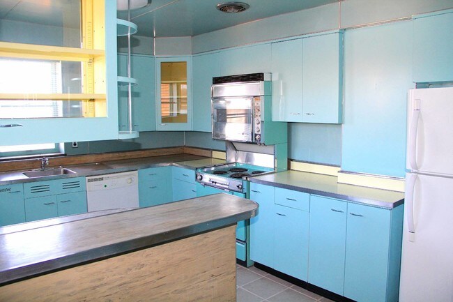 Building Photo - 660 Whitmore Rd