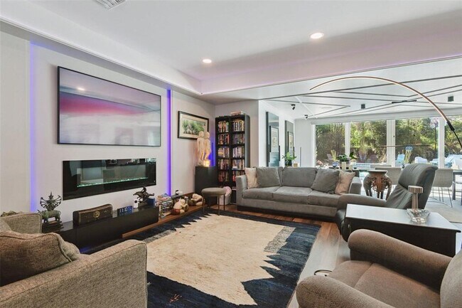 Building Photo - 1851 Royal Oak Pl E