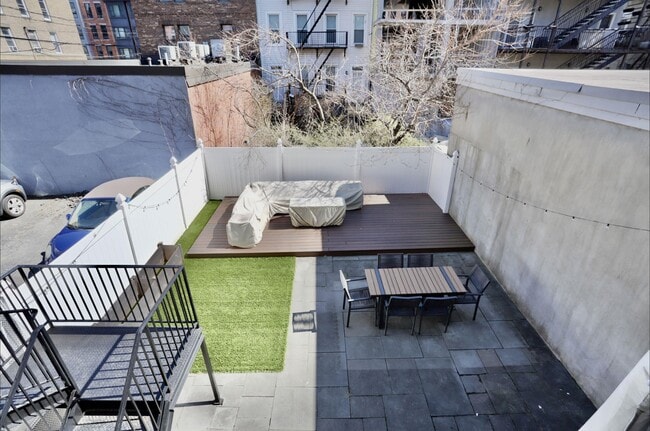 Building Photo - 421 Jackson St