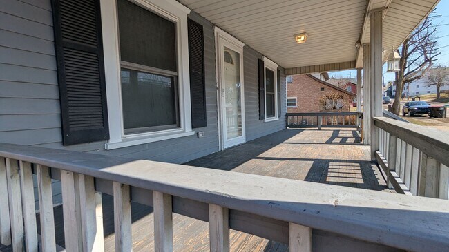 Building Photo - Welcome to this newly renovated gem located in the heart of North Canton