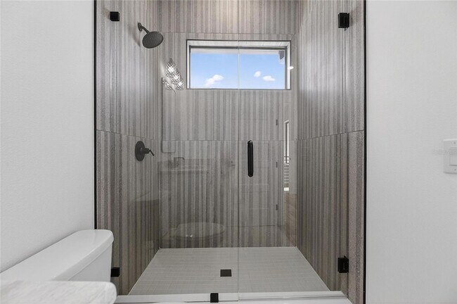 Building Photo - 2335 Oak Terrace