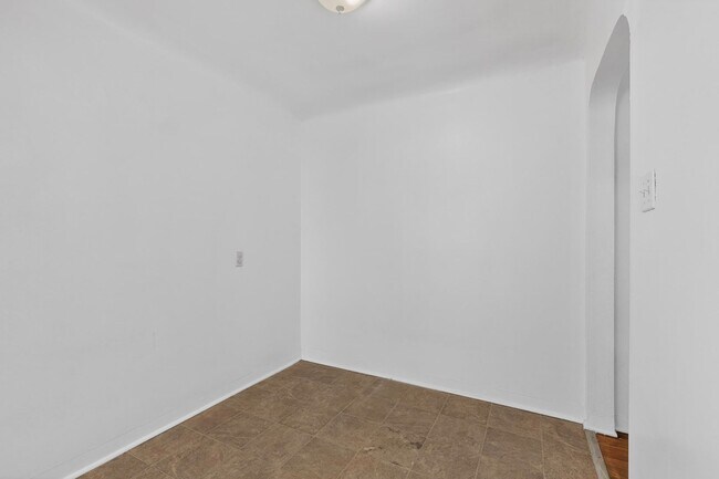 Building Photo - 1409-1409 Hazeldine Ave SE