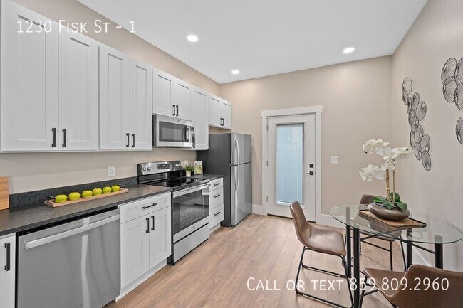 Building Photo - 1230 Fisk St
