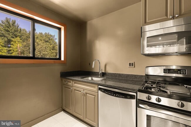 Building Photo - 2725 39th St NW