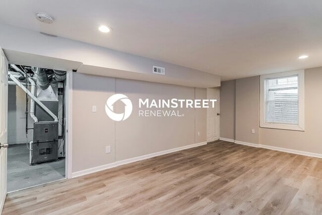 Building Photo - 5 Bedroom Pet-Friendly Home in Columbus, OH with Main Street Renewal
