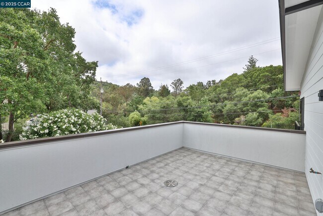 Building Photo - 946 Risa Rd