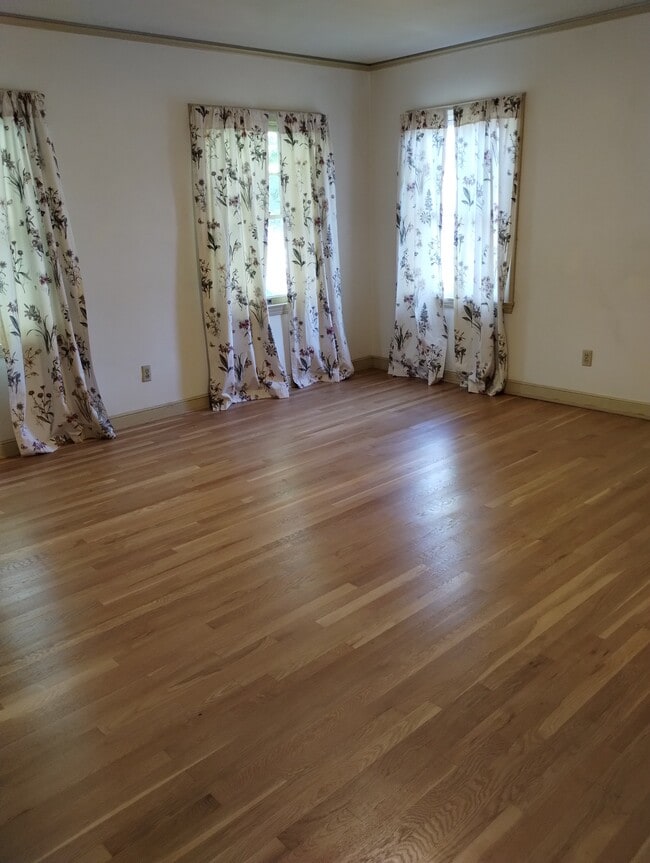 Building Photo - 1240 McKendrie St