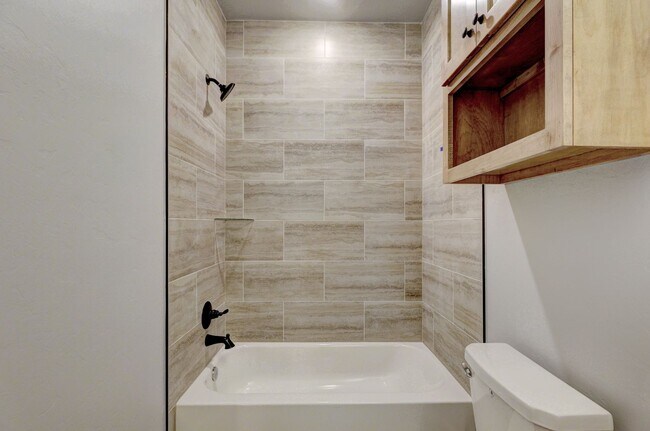 Building Photo - 634 Juniper St