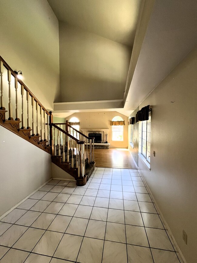 Building Photo - Custom 2-story Humboldt Hill home features 3-car garage, spacious pet-friendly yard