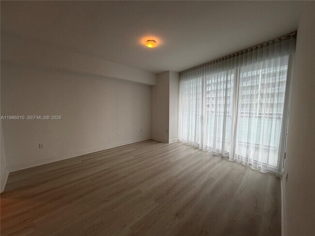 Building Photo - 475 Brickell Ave