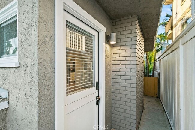 Building Photo - 256 Avenida Madrid