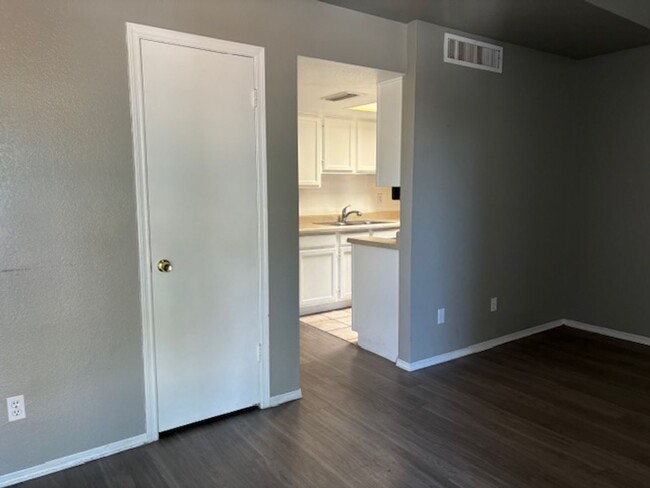 Building Photo - 1 BEDROOM 1 BATH WITH 1 CAR GARAGE ATTACHE...