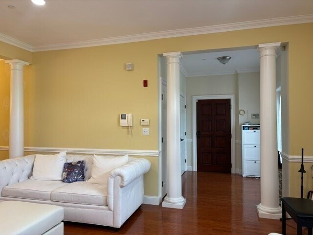 Building Photo - 10 Winchester Pl