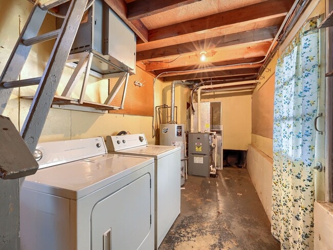 Building Photo - 3 Bedroom Ranch in Camp Hill