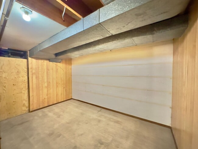 Building Photo - 2,510 Sq Ft | 5 Bedroom · 3 Bathroom – W/D, Terrace, Garage & Extra Space