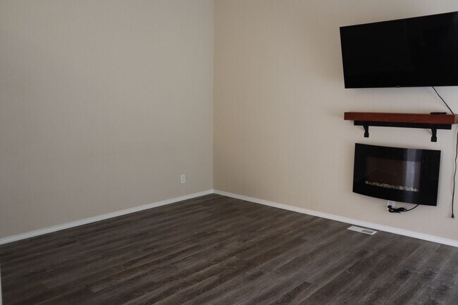 Building Photo - Home in CDA Place