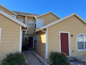 Building Photo - 3bed/2bath townhouse close to Disney inclu...