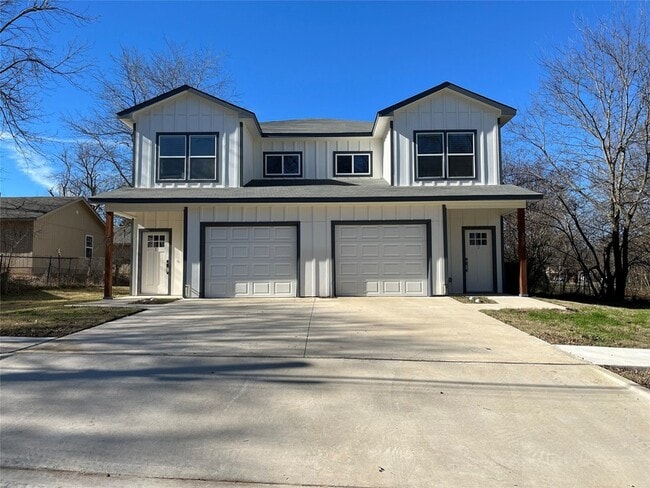 Building Photo - 309 Braz St