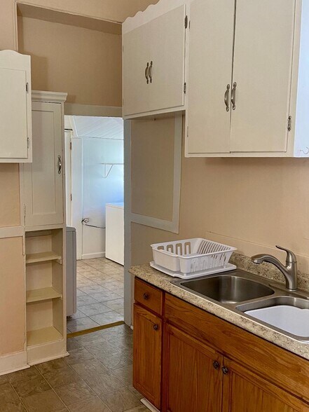 Kitchen - 1231 E 19th St