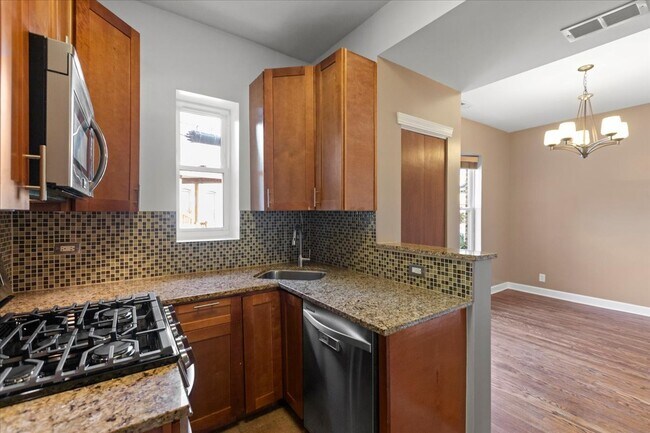 Building Photo - 1278 W Victoria St