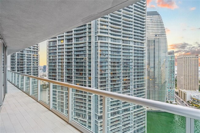 Building Photo - 495 Brickell Ave