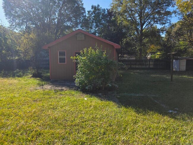 Building Photo - 3 Apache Dr