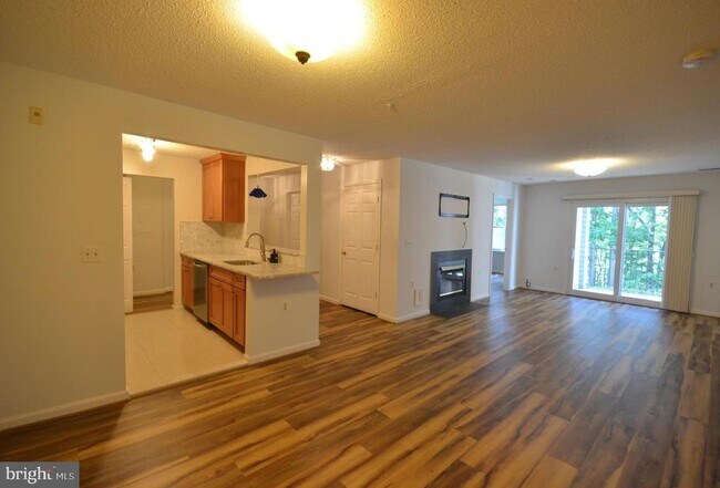 Building Photo - 10009 Vanderbilt Cir