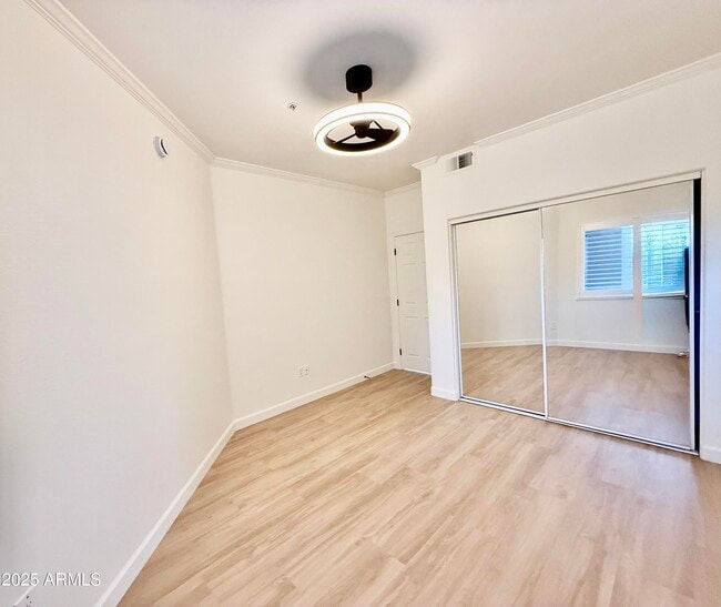 Building Photo - 7401 W Arrowhead Clubhouse Dr