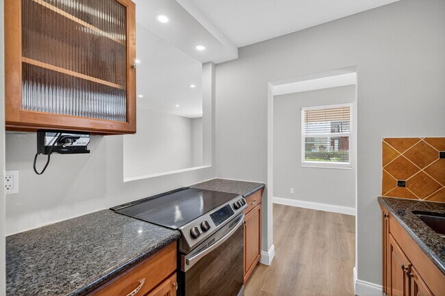 Building Photo - 2591 NE 55th Ct