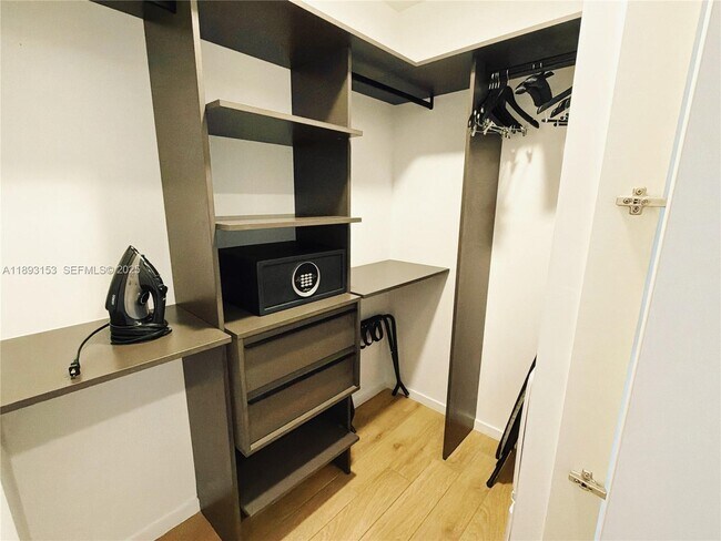 Building Photo - 398 NE 5th St