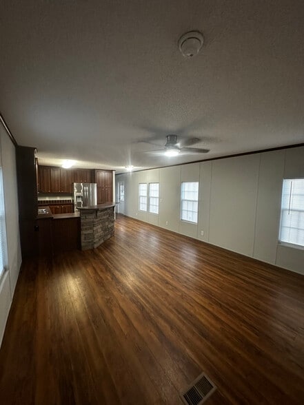 Building Photo - 9477 Lansdowne Rd