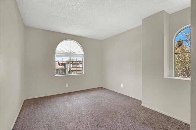 Building Photo - 8921 Beach Front Dr